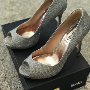 Badgley Mischka Platinum Wedding Pump Size 9